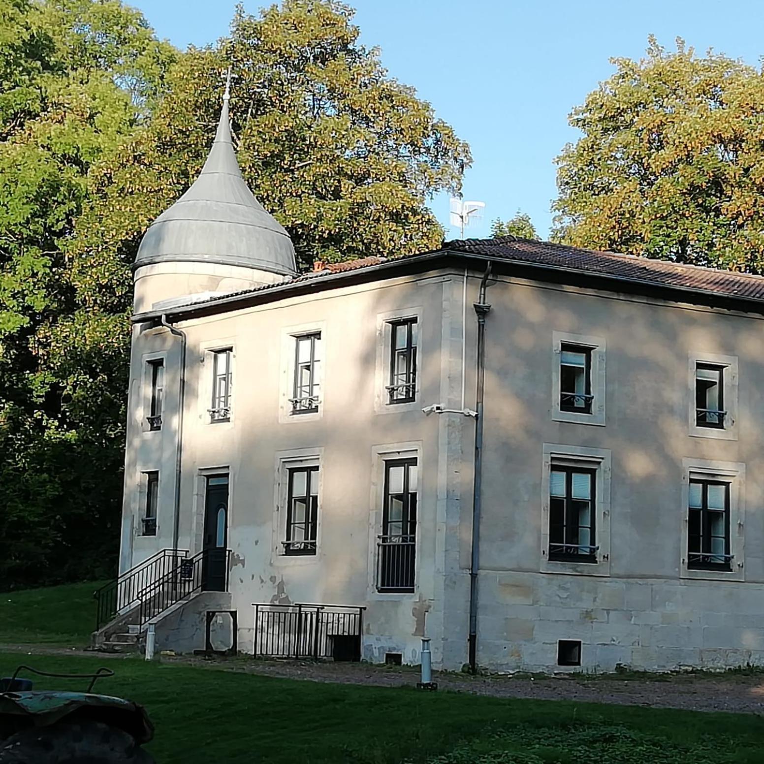 Lodge Hotel De Sommedieue Verdun 外观 照片