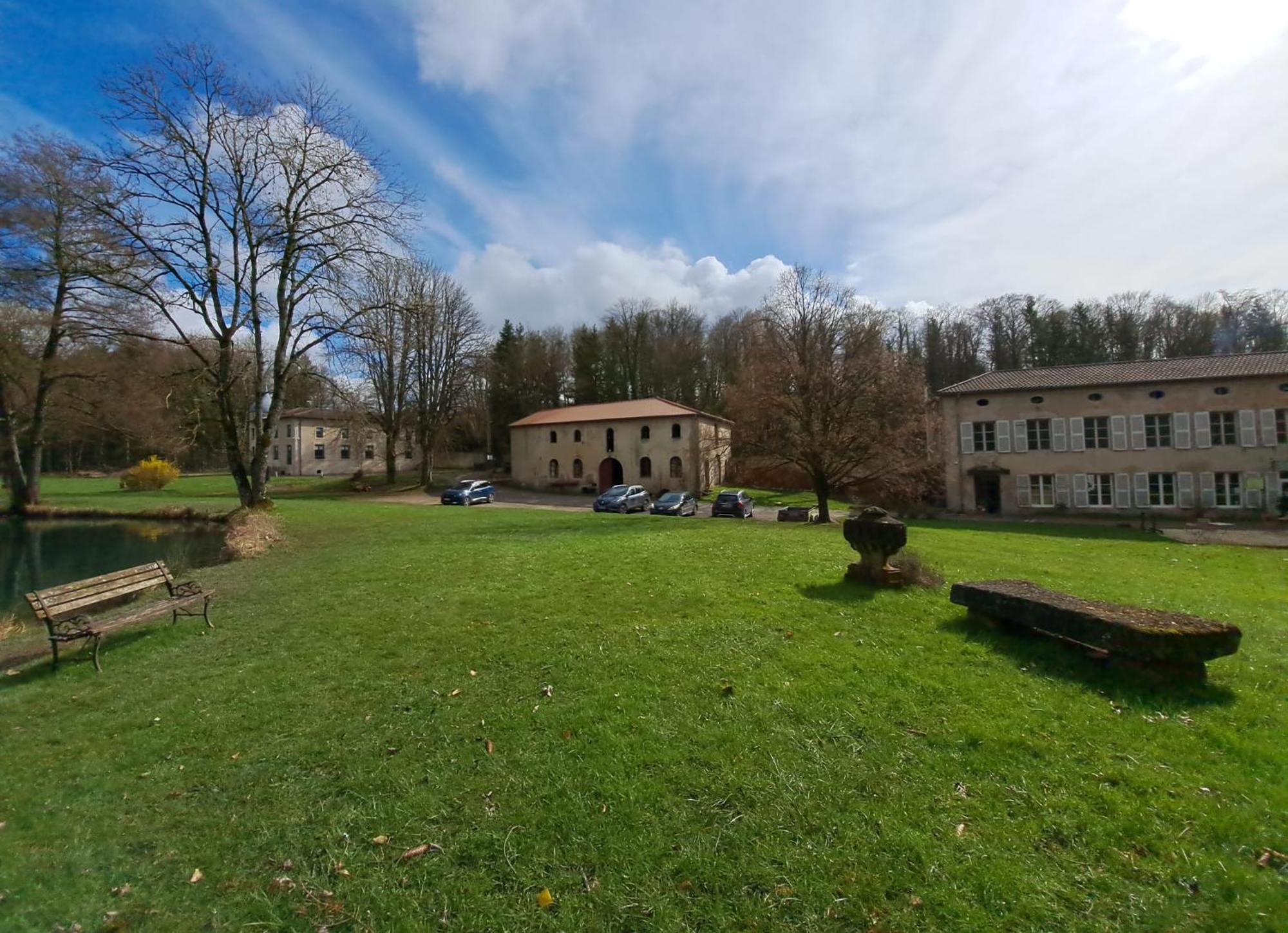 Lodge Hotel De Sommedieue Verdun 外观 照片